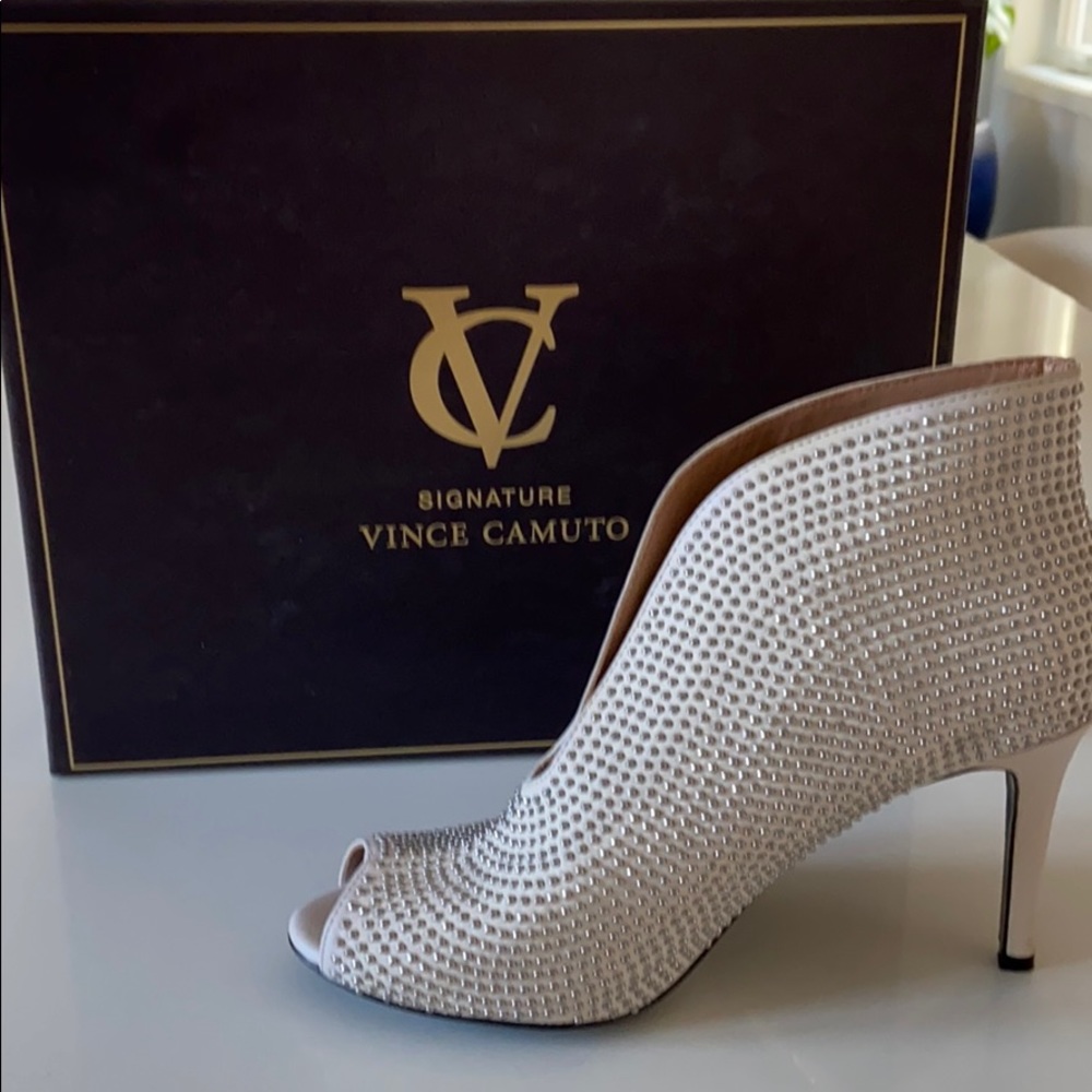 Peep toes booties